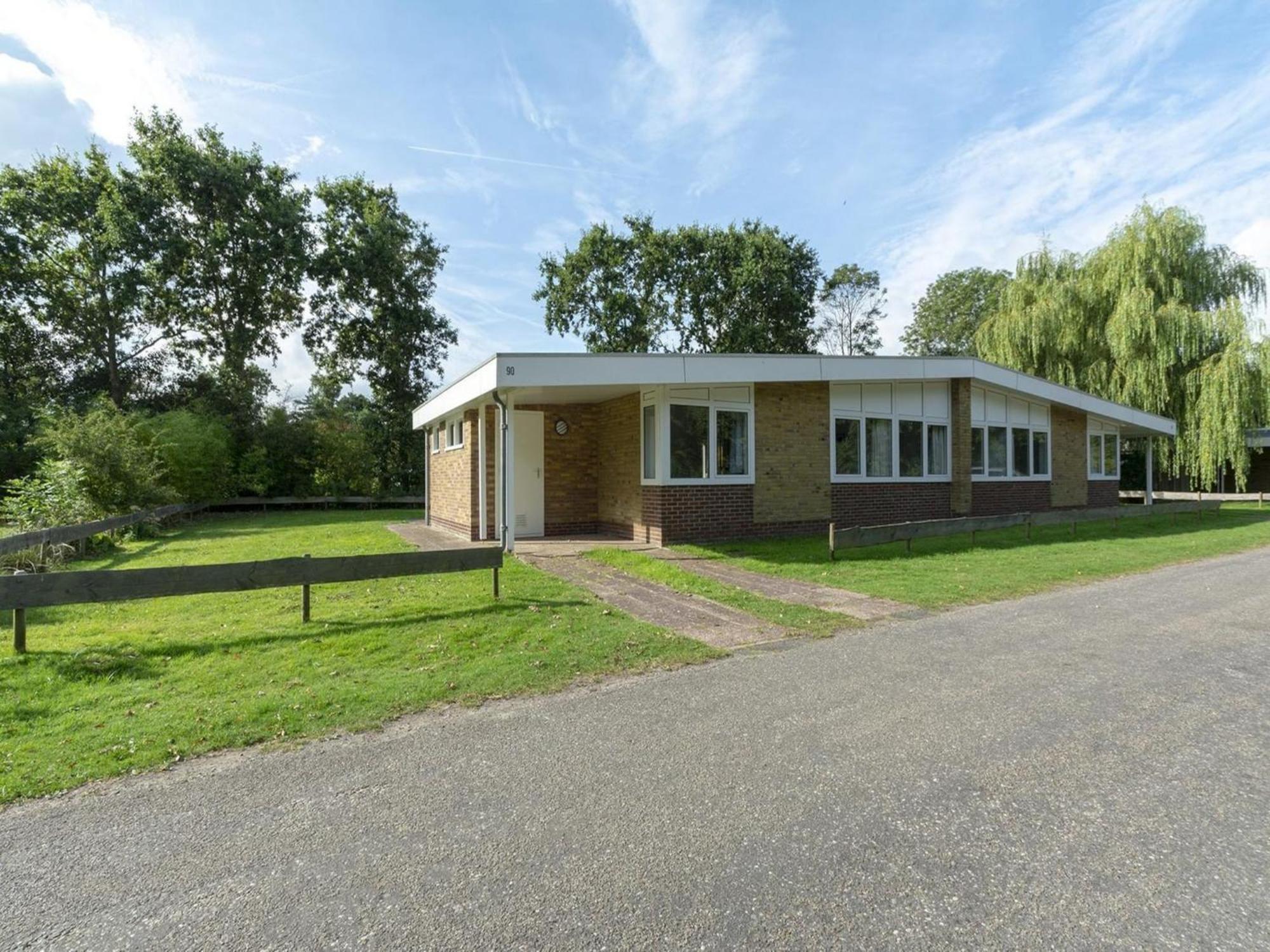 Stylish Beachside Bungalow With Patio Sint Maartensvlotbrug Zewnętrze zdjęcie